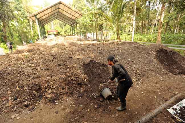 Tempat Pengelolaan Sampah Reduce, Reuse, Recycle (TPS3R) di Desa Taro, Gianyar, Bali. (GATRA-Jongki Handianto)