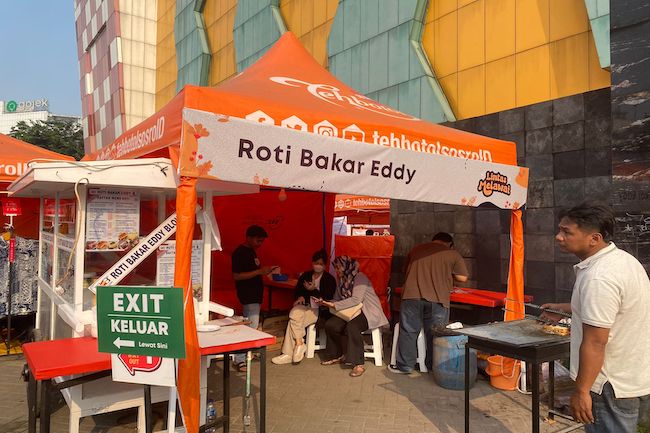 Booth Roti Bakar Edy di Festival Lintas Melawai (Gatra/Eva Agriana Ali)