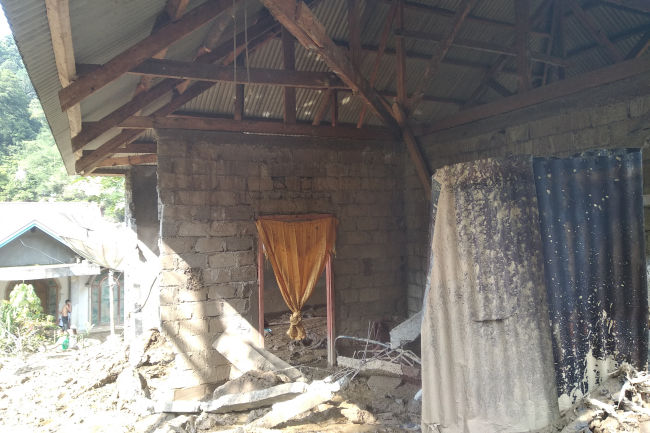 Korban Banjir Solok Selatan Kehilangan Surat-surat Penting | Kebencanaan - Gatra