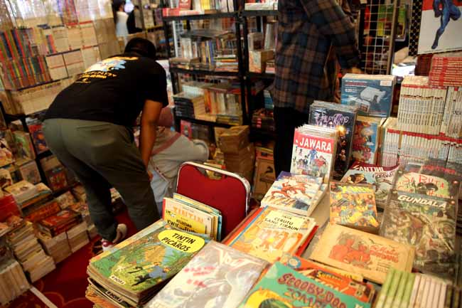 Salah satu stan komik dan buku pada The Jakarta 17th Toys & Comics Fair 2022 di Balai Sudirman,  Jakarta. (GATRA/Jongki Handianto)